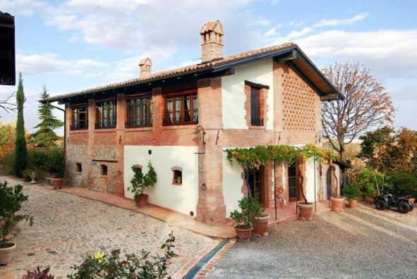 Гостевой дом Cascina La Buca Castello di Serravalle Экстерьер фото