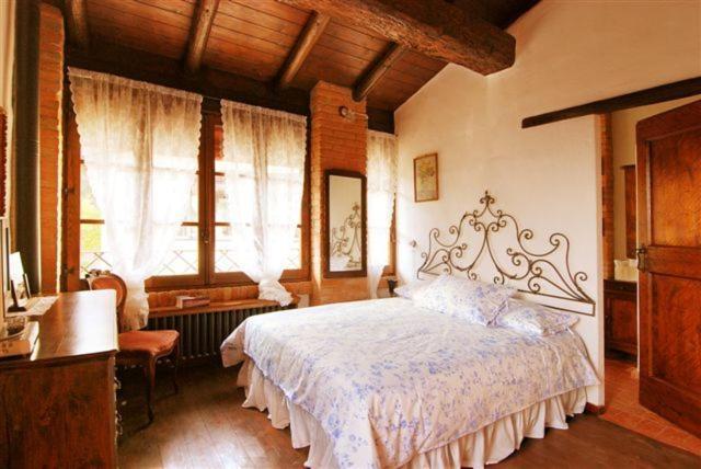 Гостевой дом Cascina La Buca Castello di Serravalle Экстерьер фото