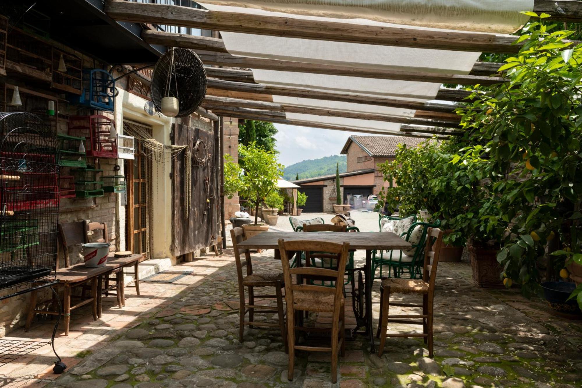 Гостевой дом Cascina La Buca Castello di Serravalle Экстерьер фото