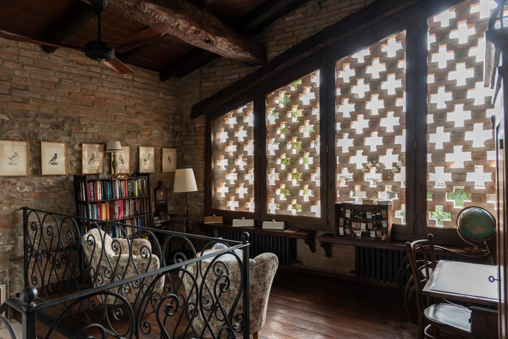 Гостевой дом Cascina La Buca Castello di Serravalle Экстерьер фото