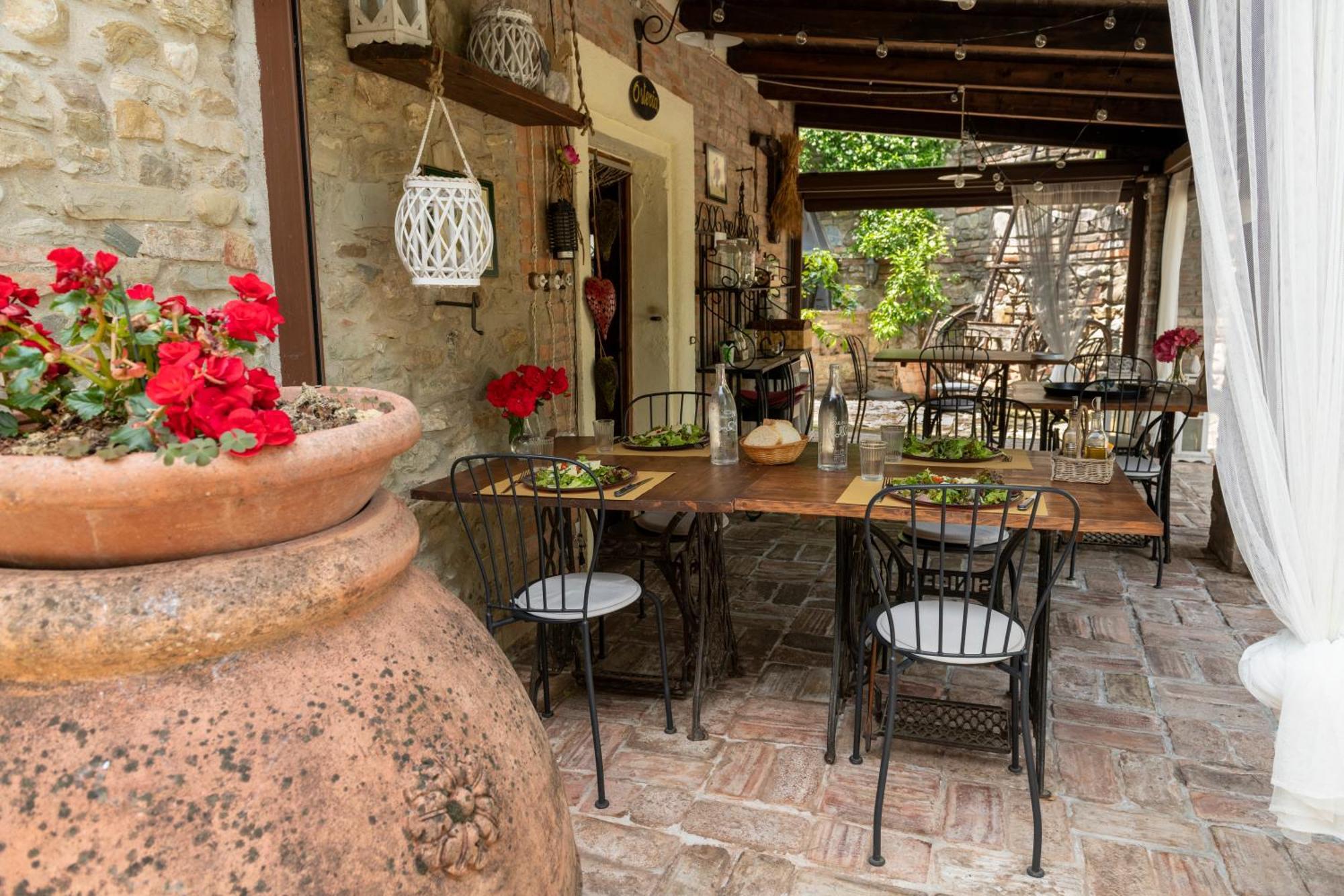 Гостевой дом Cascina La Buca Castello di Serravalle Экстерьер фото