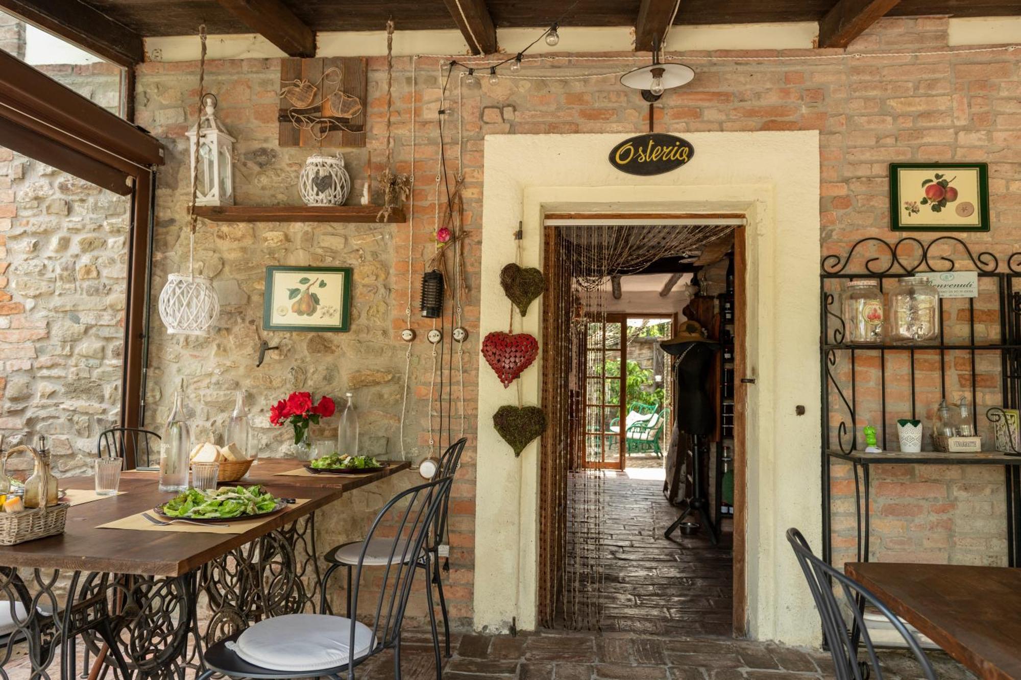 Гостевой дом Cascina La Buca Castello di Serravalle Экстерьер фото