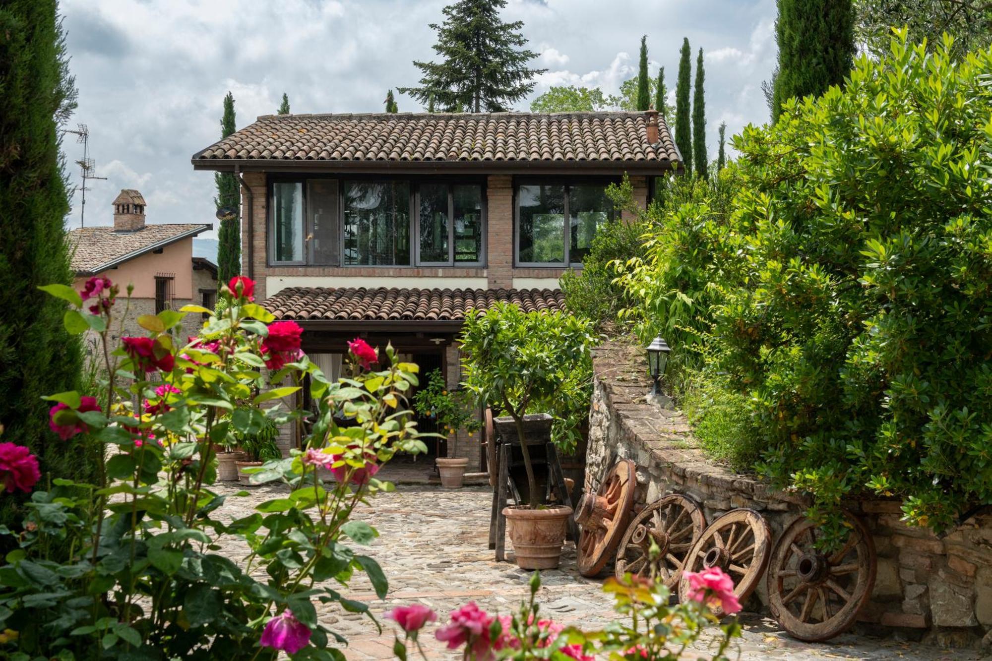 Гостевой дом Cascina La Buca Castello di Serravalle Экстерьер фото