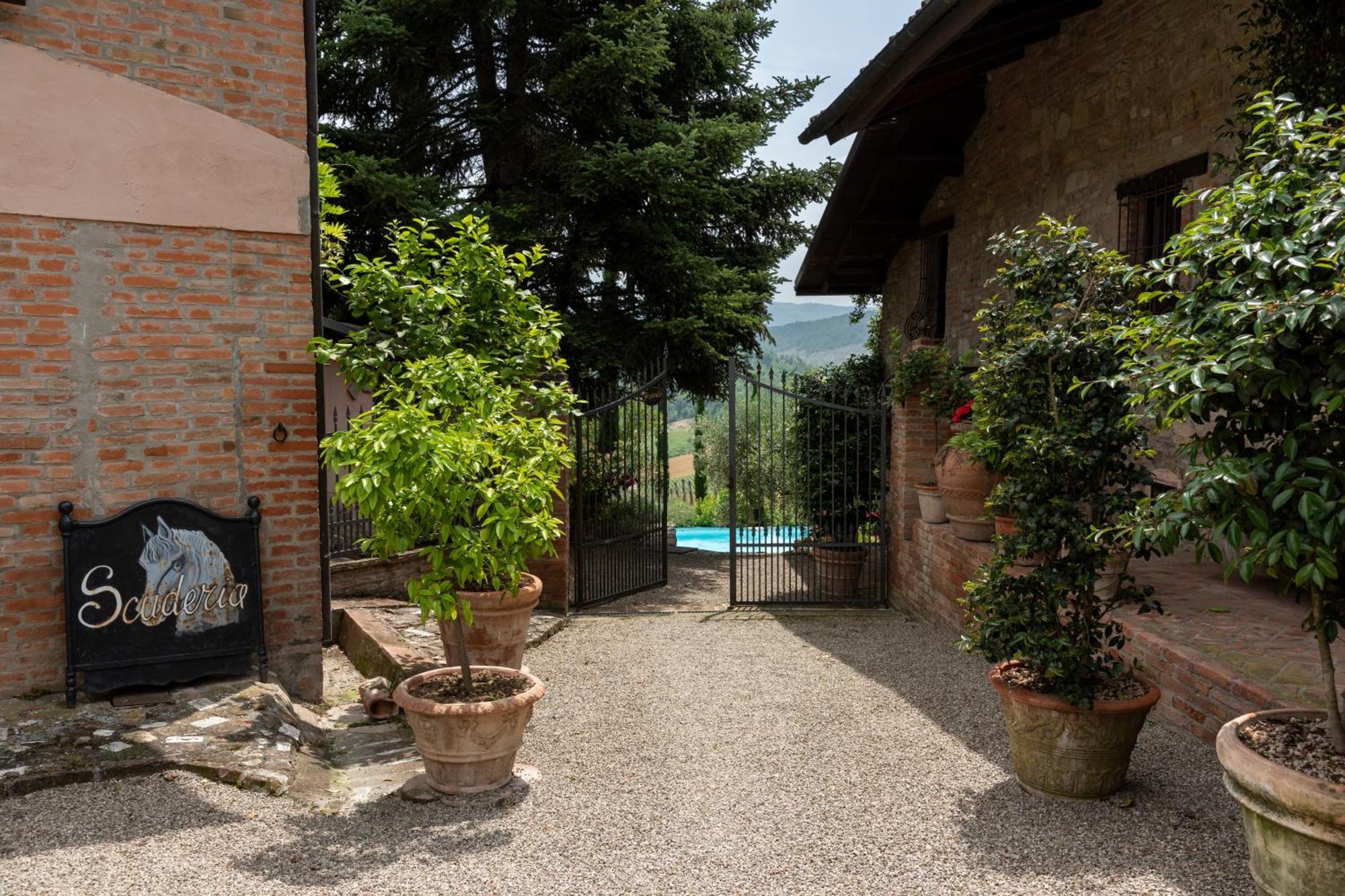 Гостевой дом Cascina La Buca Castello di Serravalle Экстерьер фото